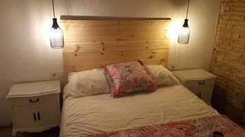 2 slaapkamers, geluiddichte muren, een strijkplank/strijkijzer, wifi