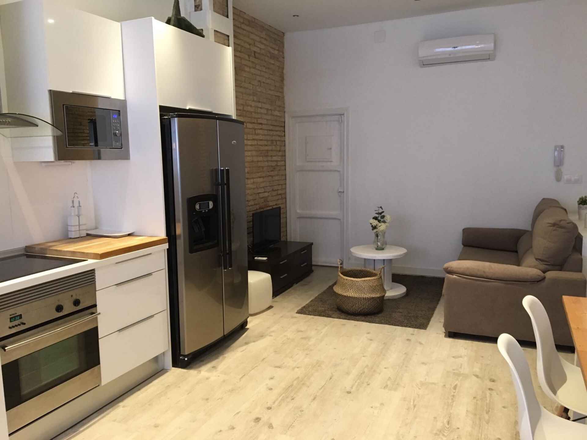 LOFT in La Petxina area near the center very well located.