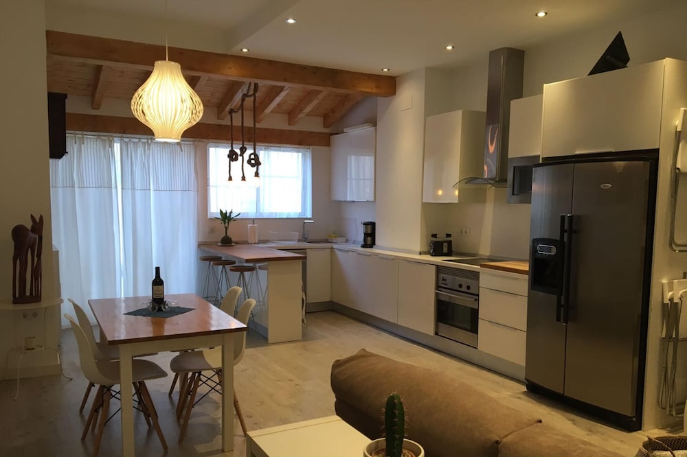 LOFT in La Petxina area near the center very well located.