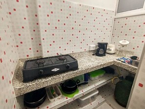 Wasserkocher mit Kaffee-/Teezubehör, Kochgeschirr/Geschirr/Besteck