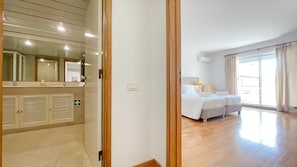 1 chambre, fer et planche à repasser, Wi-Fi gratuit, draps fournis