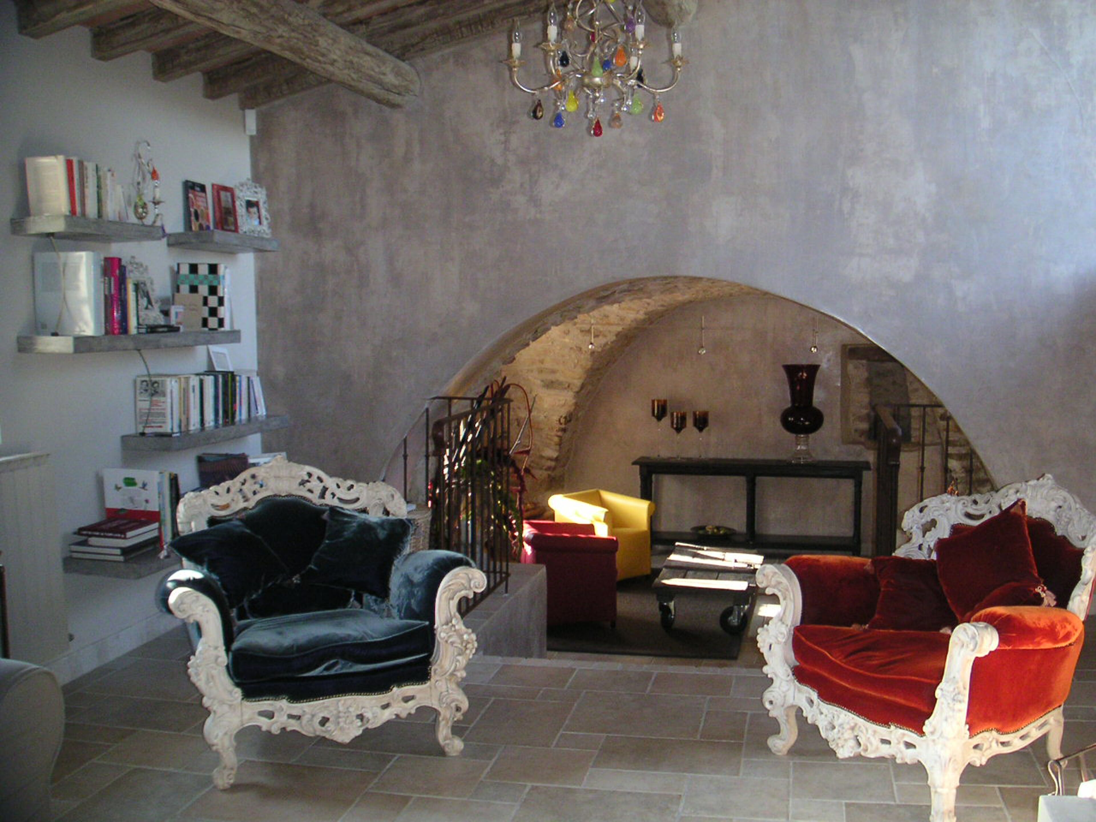 Provence Céreste in Luberon, 18th century sheepfold, between Apt and Manosque, on 47 ha