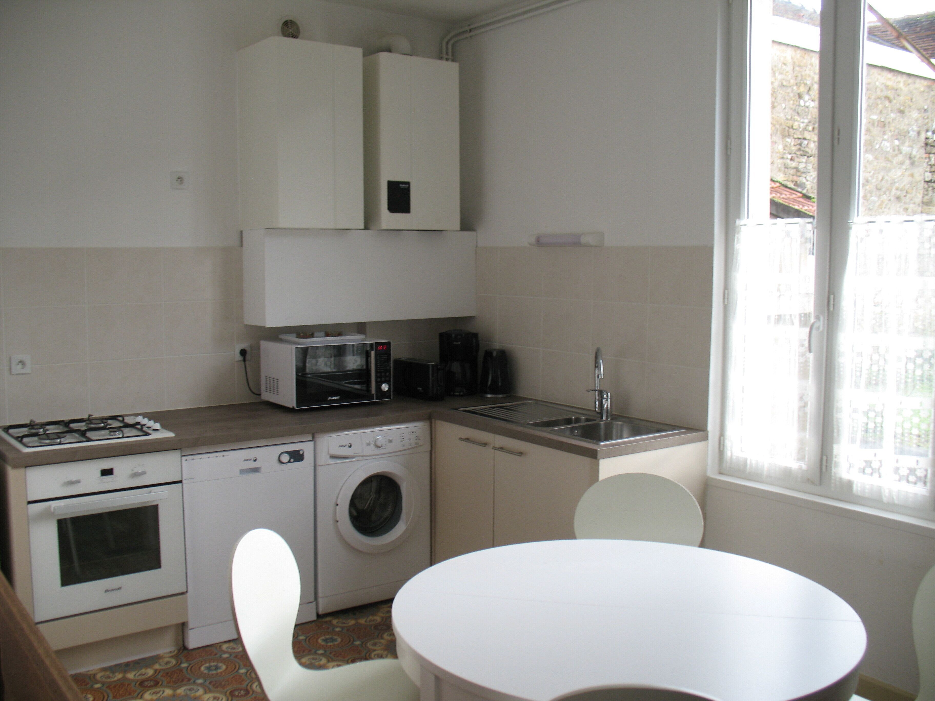 Discover the prestigious heritage of the Yonne, vineyards and monuments.