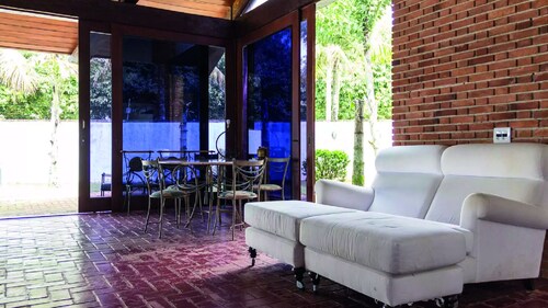 Beach house next to the Jequitimar Hotel 200m from Pernambuco Beach