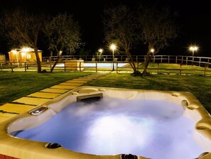 Bain à remous extérieur
