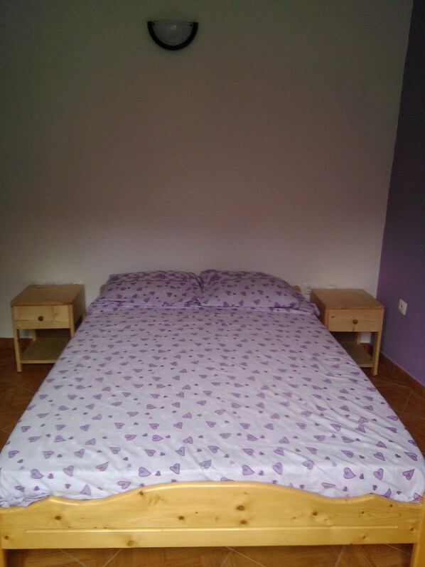 1 quarto, acesso à internet, roupa de cama