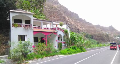 Ausläufer des Berges - Longueira - Ribeira da Torre