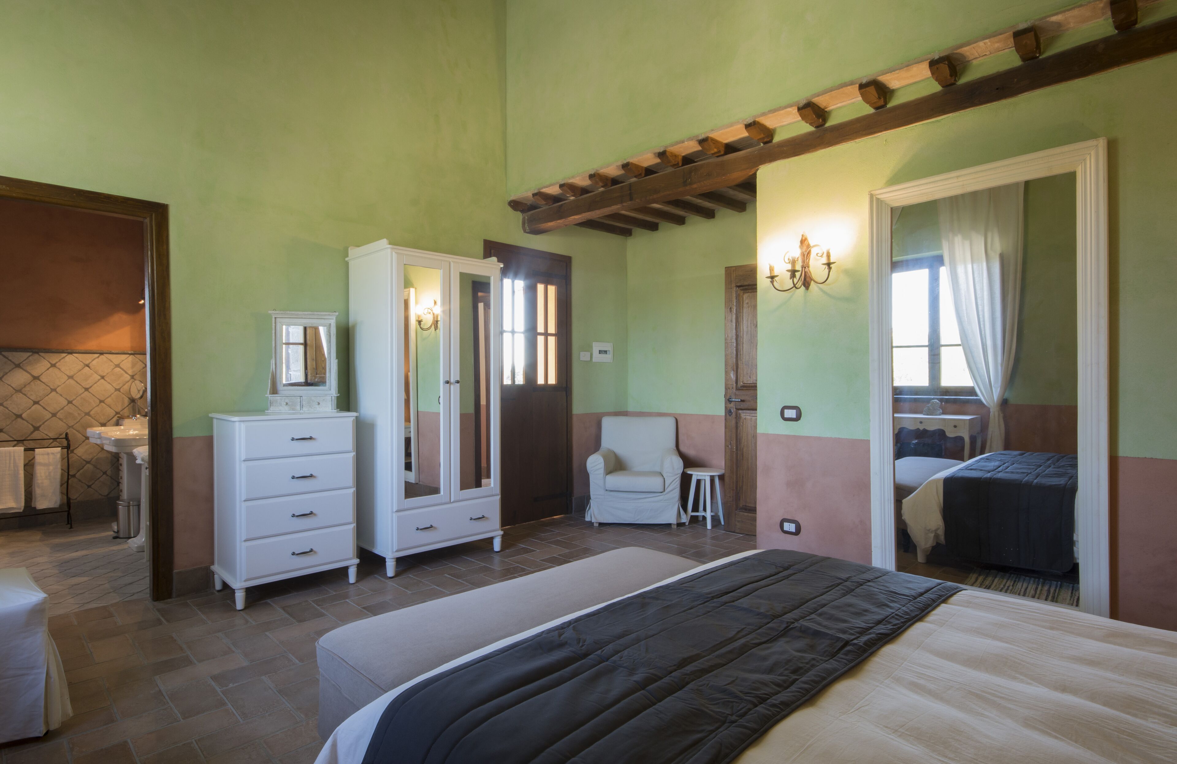 Casale degli Ulivi, 12 plus rooms, with terrace and fireplace, suitable for groups