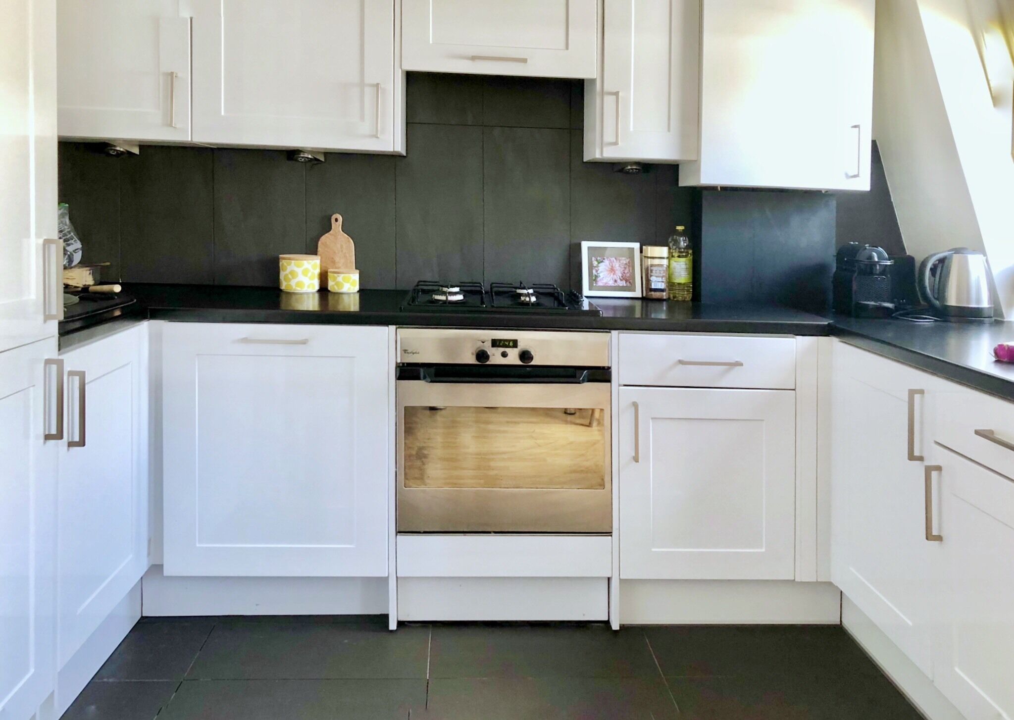 Modern apartment in West London close to Hammersmith and Sheperds Bush Stations.