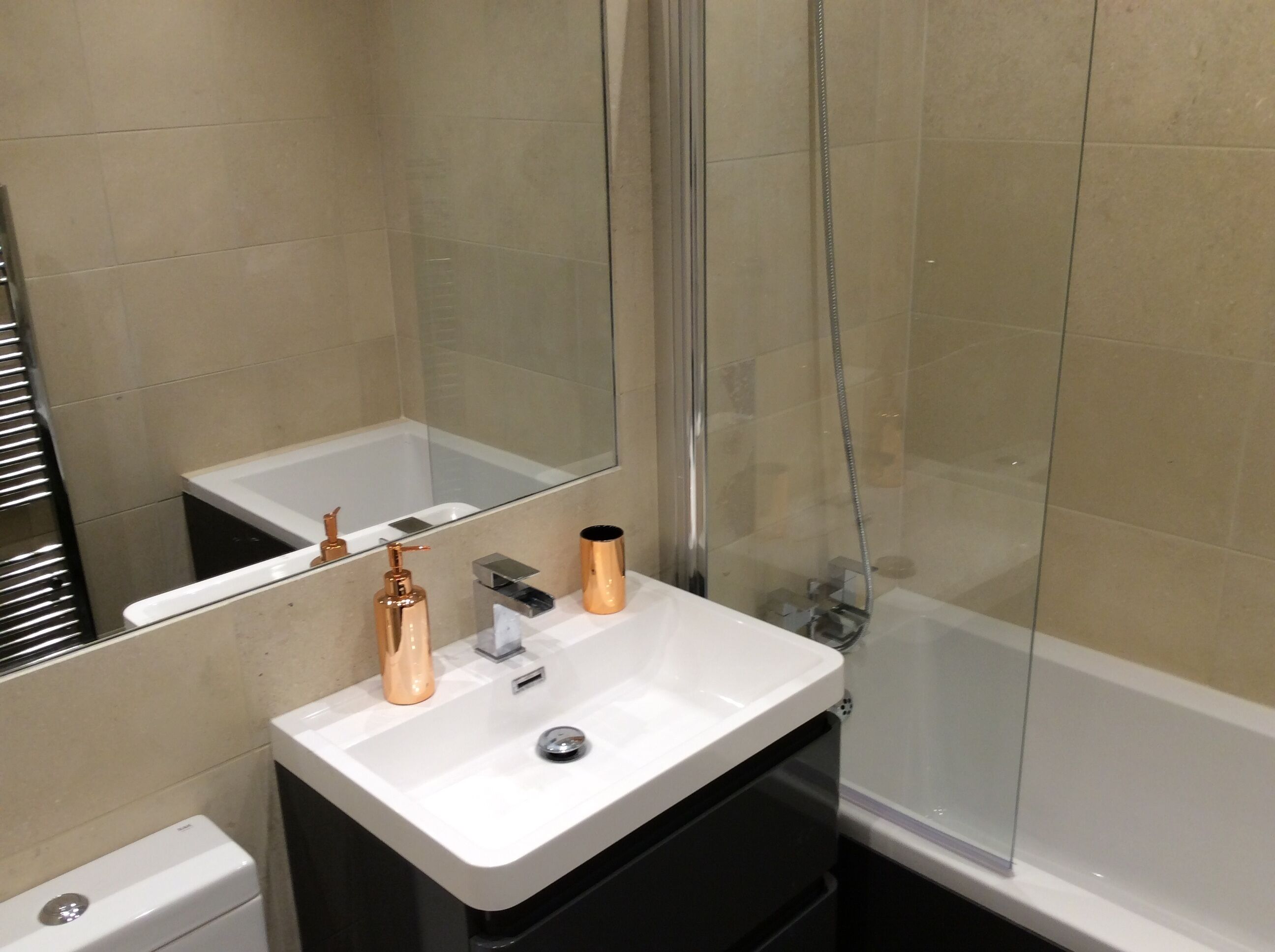 Modern apartment in West London close to Hammersmith and Sheperds Bush Stations.