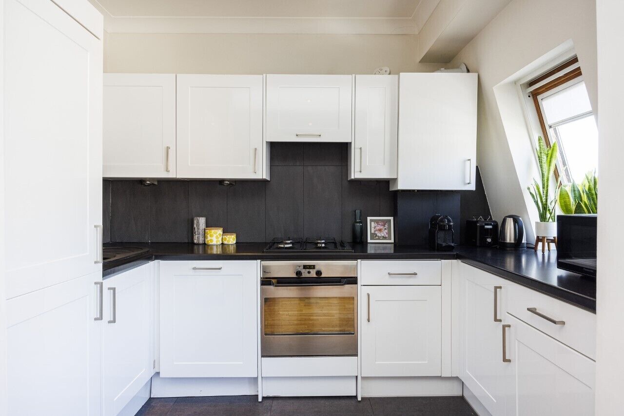 Modern apartment in West London close to Hammersmith and Sheperds Bush Stations.
