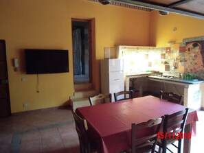 Dining - Holidays in direct contact with the marine reserve, archaeological sites, cultural centers (Santa Flavia)