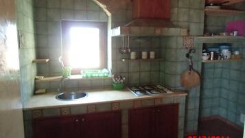 Frigorifero, microonde, piano cottura, macchina per tè/caffè