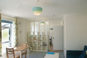 Interior - Central Sidmouth studio apartment with Sea Peeps (Sidmouth)