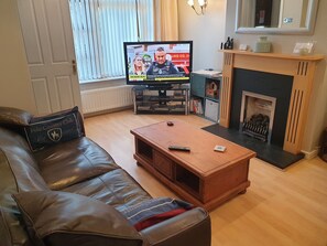 TV, fireplace