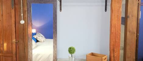 1 slaapkamer, een strijkplank/strijkijzer, gratis wifi, beddengoed