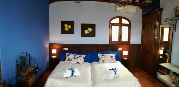 1 habitación, tabla de planchar con plancha, wifi gratis y ropa de cama 