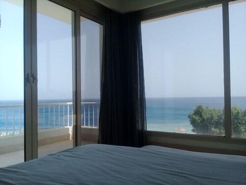 Amazing 4 Bedroom Villa directly at the Red Sea