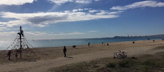 Comfortable and bright apartment 20 minutes from the center of Barcelona