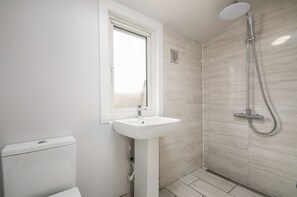 Douche, savon, papier toilette