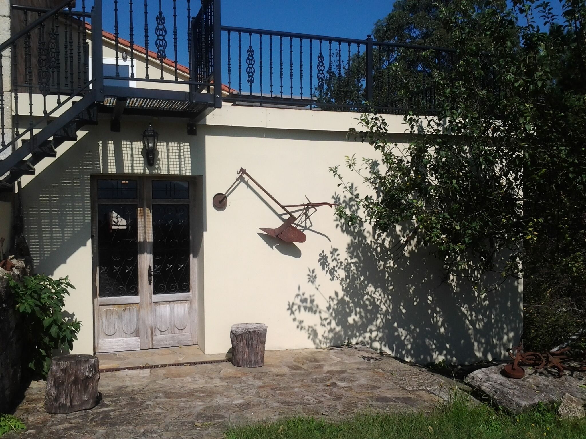 Suite for three in converted barn on ground floor