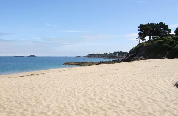 Beach nearby, beach towels