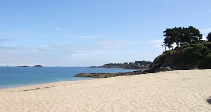 Jolie Maison de 100 m2 Ă 300 mĂštres des plages avec jardin plein sud