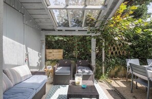 Outdoor dining - Pretty House of 100 m2 at 300 meters from the beaches with south facing garden (Dinard)