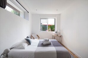 3 bedrooms, in-room safe, iron/ironing board, WiFi