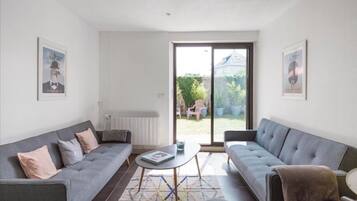 Télévision, livres, chaîne hi-fi