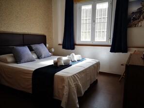 2 slaapkamers, een strijkplank/strijkijzer, wifi, beddengoed