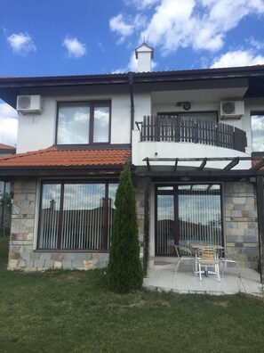 Exterior - Bay View Villas - Luxury Villa set on the hill overlooking Sunny Beach with pool (Kosharitsa)