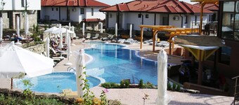 Bay View Villas - Luxury Villa set on the hill overlooking Sunny Beach with pool
