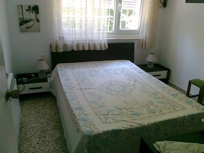 3 bedrooms, iron/ironing board, bed sheets