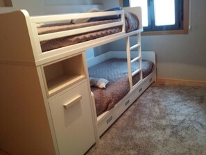 2 Schlafzimmer, Bügeleisen/Bügelbrett, Bettwäsche