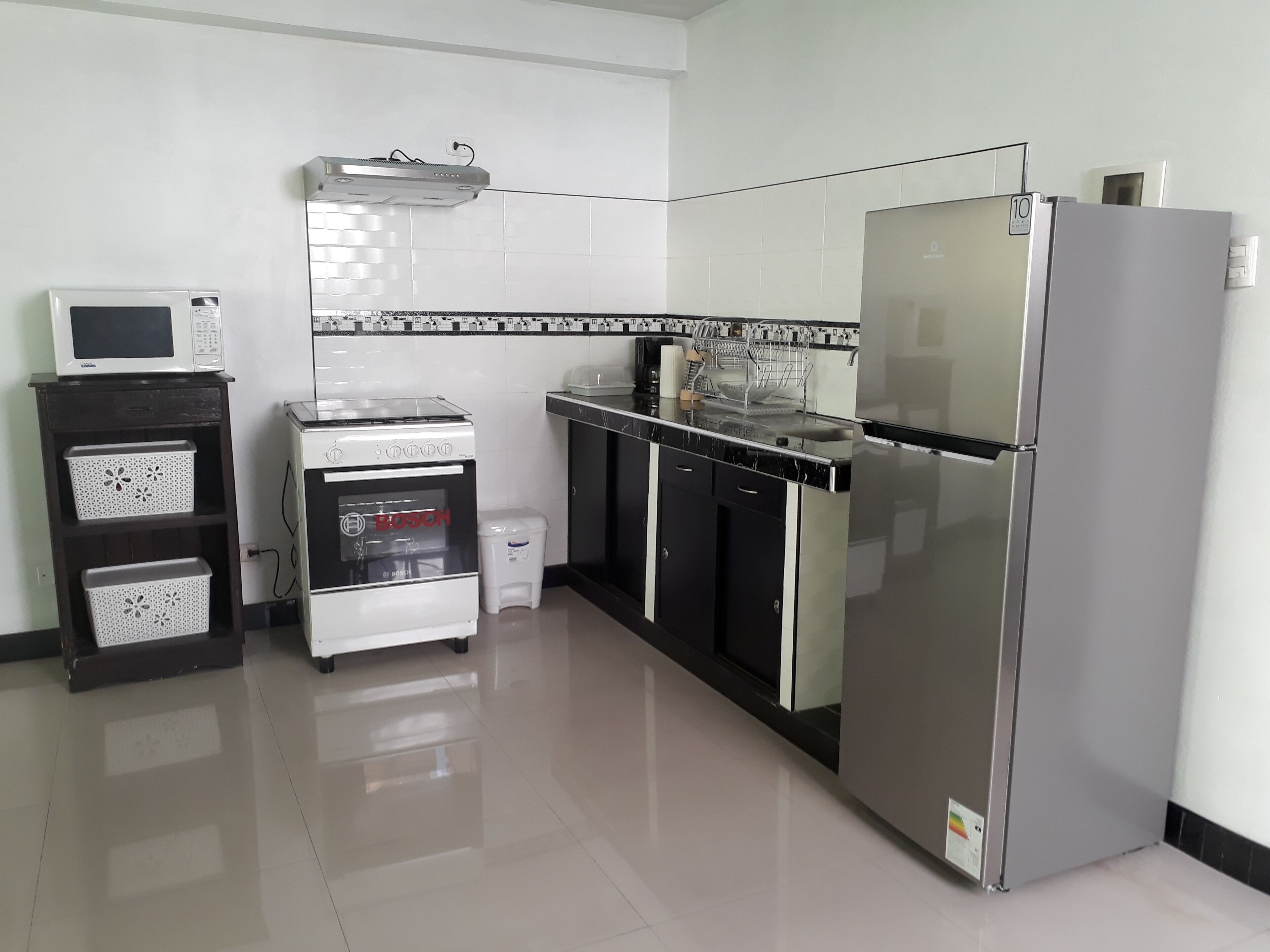 Fridge, microwave, oven, coffee/tea maker