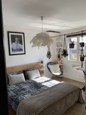 3 多间卧室、办公桌、熨斗/熨衣板、免费 WiFi