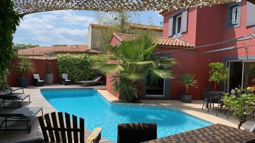 SPACIOUS VILLA CONTEMPORARY HEATED SWIMMING POOL, BETWEEN SEA AND MONTPELLIER