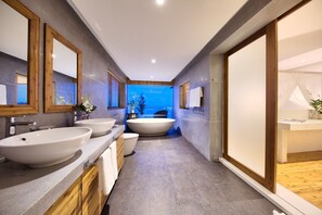 Badewanne, Whirlpool, umweltfreundliche Kosmetikartikel, Haartrockner