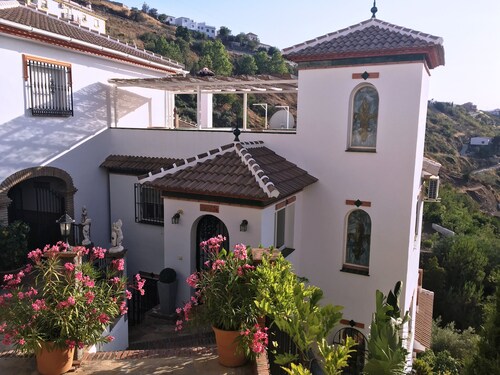 Suitable Tinaos 1 with terrace and solarium