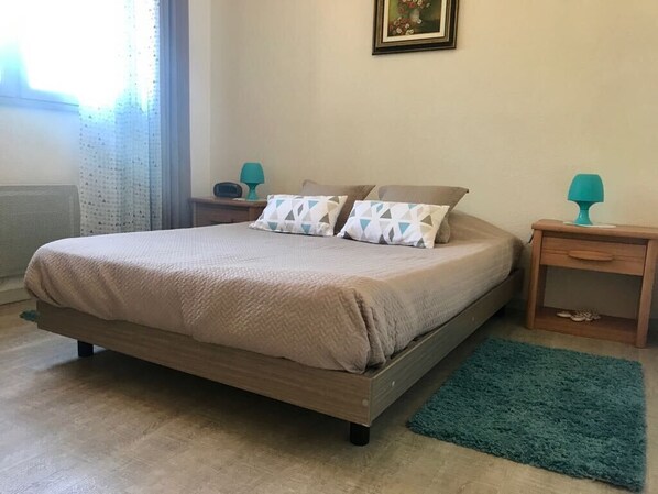 3 makuuhuonetta, silitysrauta/-lauta, Wi-Fi, vuodevaatteet