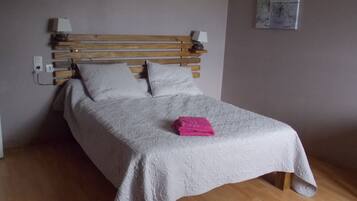 2 slaapkamers, een strijkplank/strijkijzer, wifi, beddengoed