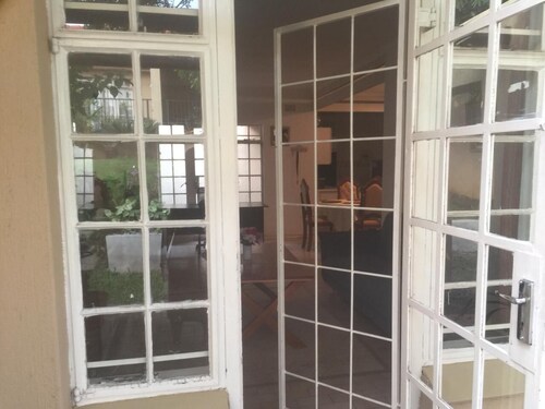 Quiet 3 Bed 2 Bath Country Cottage in the centre of town White River