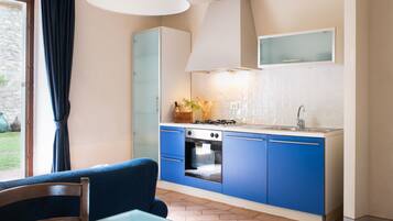 Réfrigérateur, four, plaque de cuisson, cafetiÚre/bouilloire