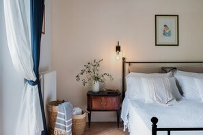 1 Schlafzimmer, Schreibtisch, Bügeleisen/Bügelbrett, Reisekinderbett