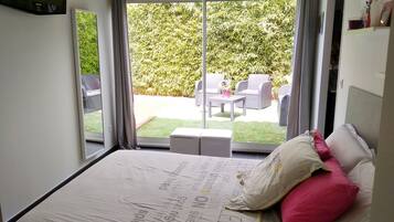 3 slaapkamers, een strijkplank/strijkijzer, wifi, beddengoed