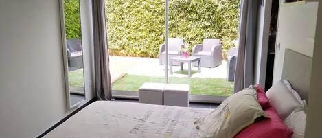 3 habitaciones, tabla de planchar con plancha, wifi y ropa de cama