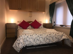 1 chambre, fer et planche à repasser, Wi-Fi, draps fournis