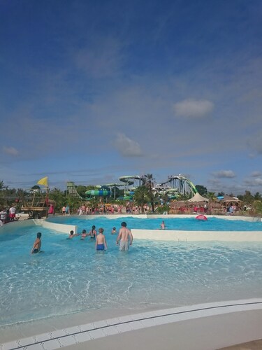 EXPLOREZ LE VENDEE DANS CETTE MERVEILLEUSE MAISON DE VILLE. 20 MINUTES DES PLAGES