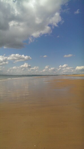 بالقرب من الشاطئ